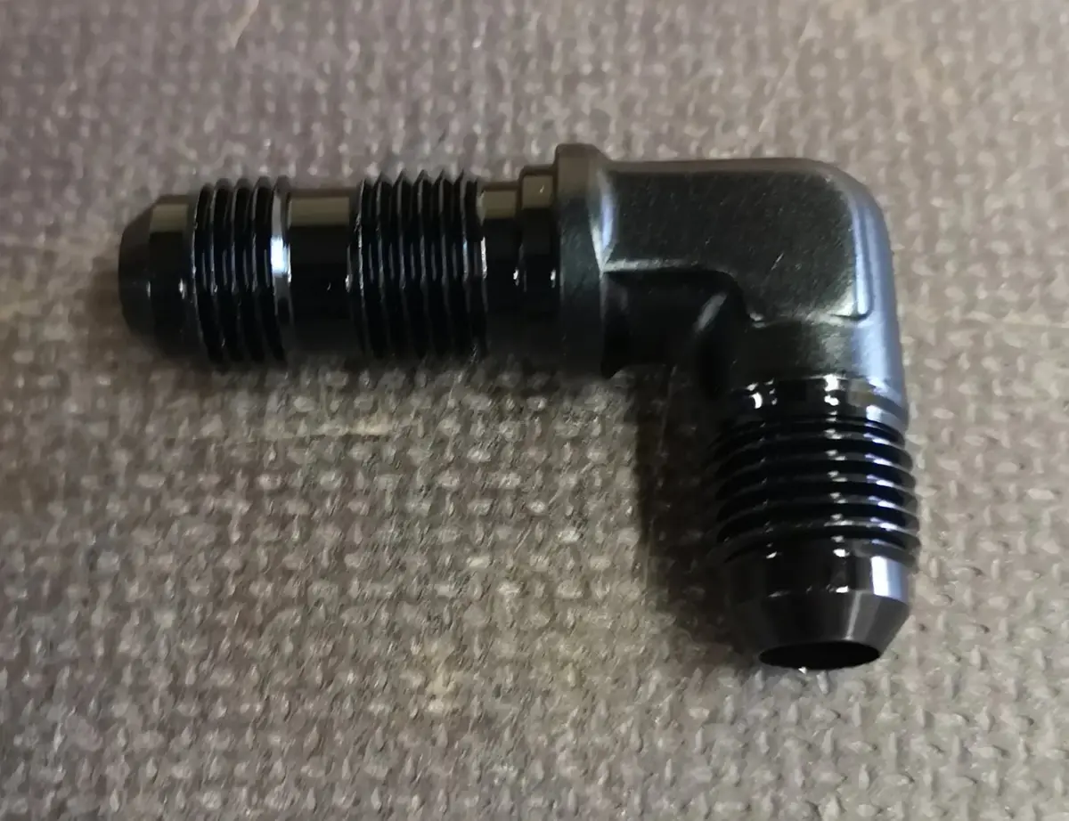 An6 90° Bulkhead Fitting 1