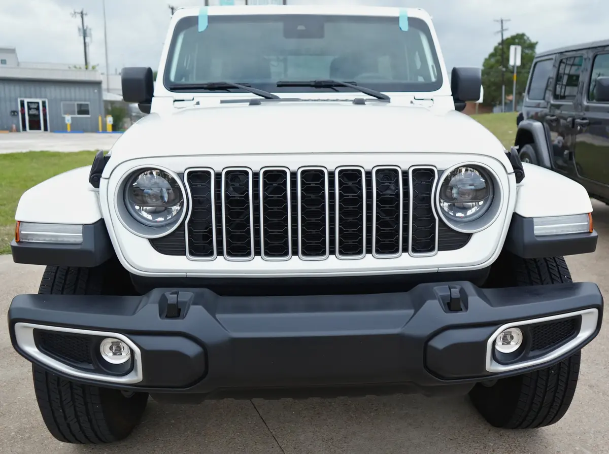 Ddp Motors | 2025 Jeep Wrangler Sahara White 1C4pjxen5sw554272 | $39,200.00 1