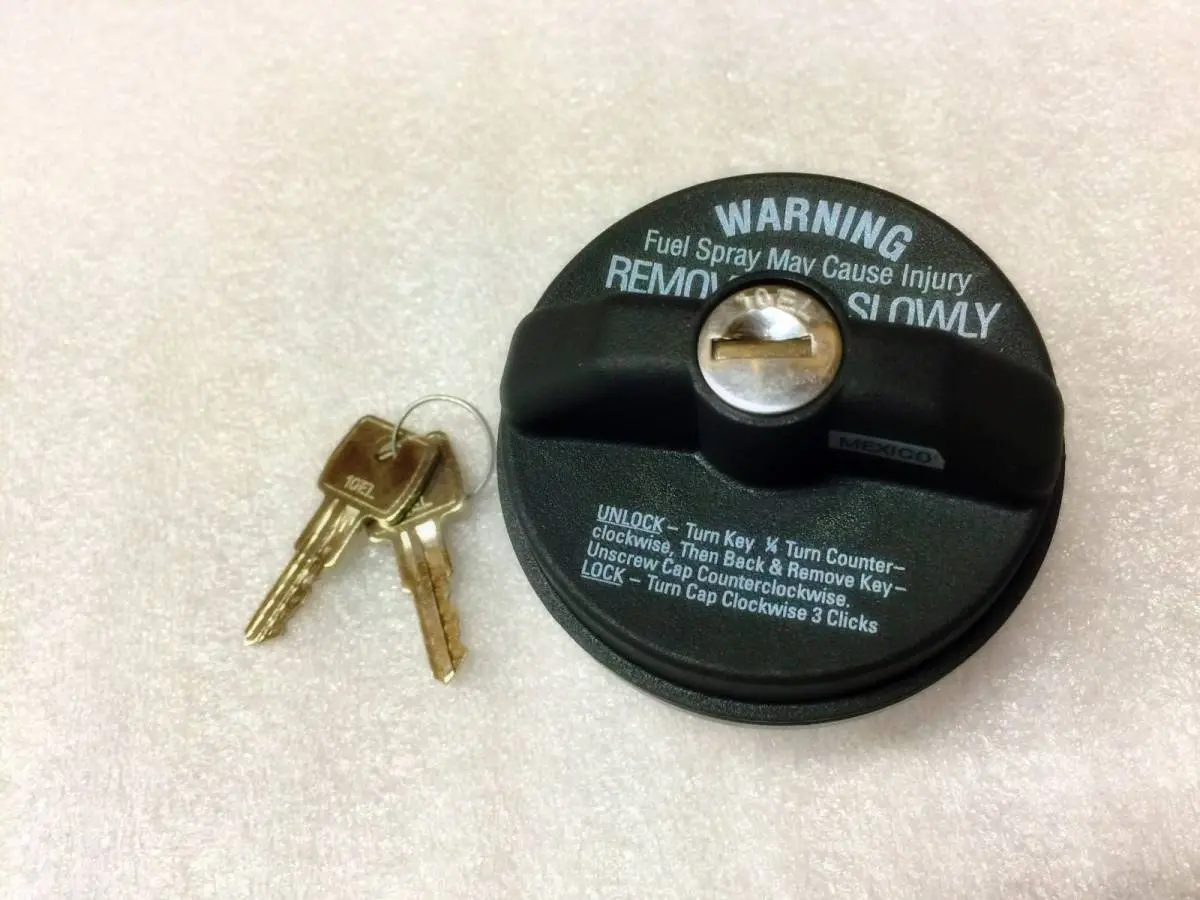 Titan Fuel Tanks | Locking Black Fuel Cap 1