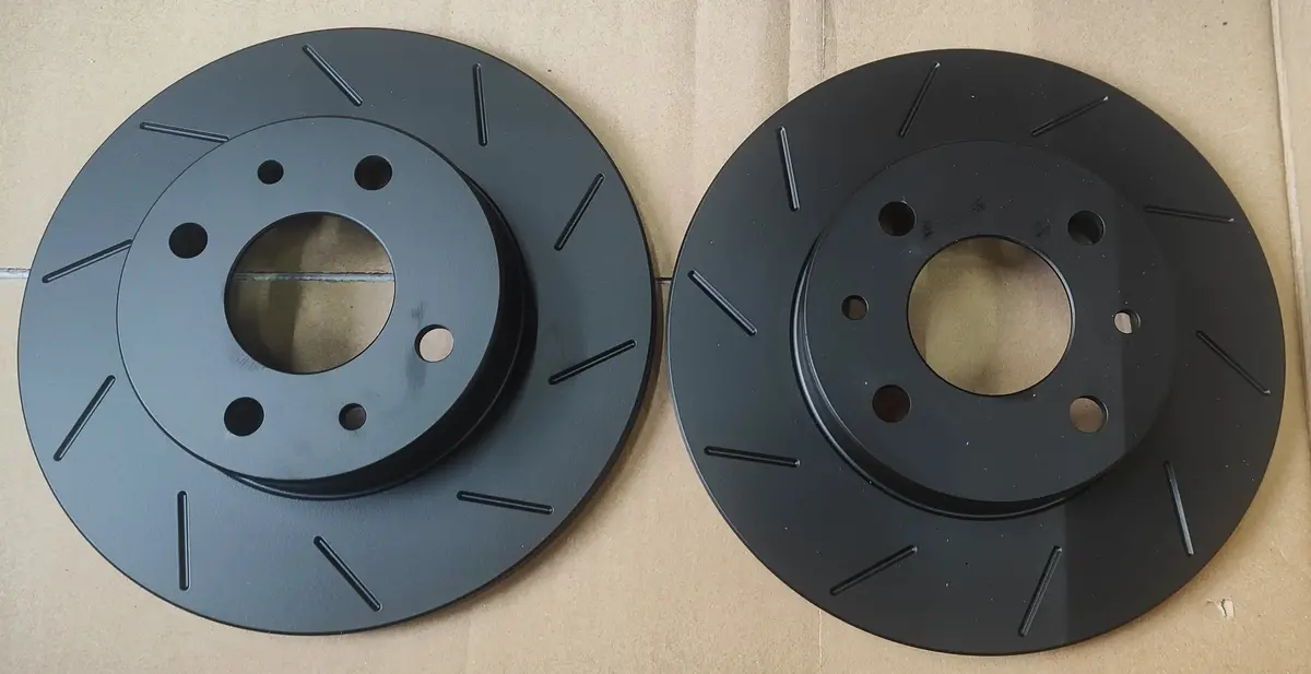 Abarth 500 / 595 Grooved Rear Brake Discs 1