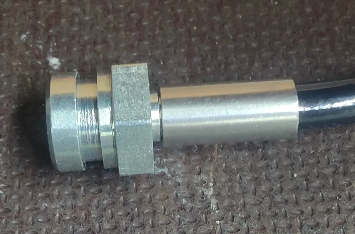7/16 X 24 Circlip Groove Swivel Female 1