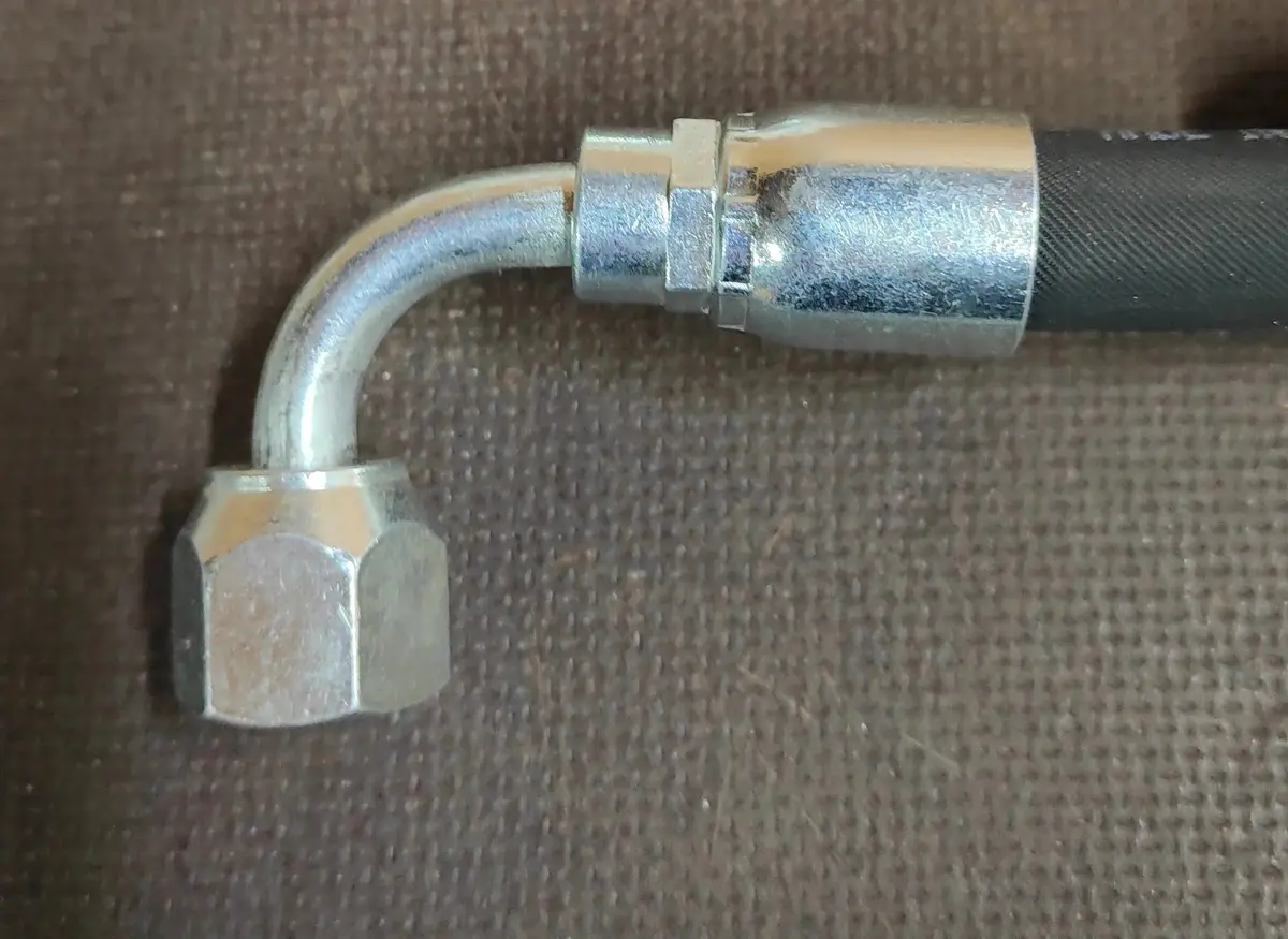 5/8-18 Unf 90° Female Power Steering Hose Fitting 1