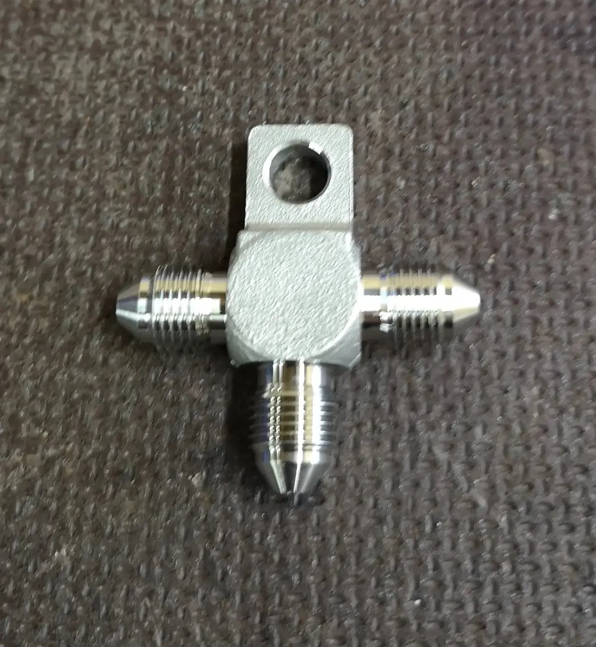 M10 X 1 Stainless Steel Tee With Locating Tab 1