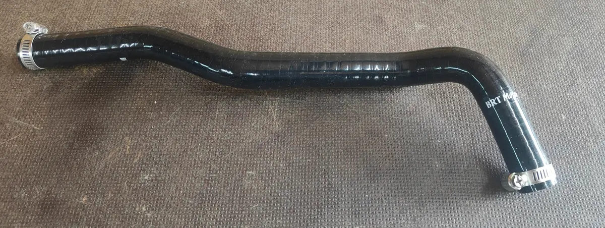 Abarth 500 / 595 Silicone Oil Breather Hose 1